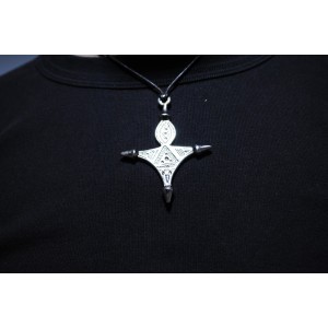Εκπληκτικός ασημί Tuareg σταυρός με μαύρο δέρμα Ανδρικά κοσμήματα
