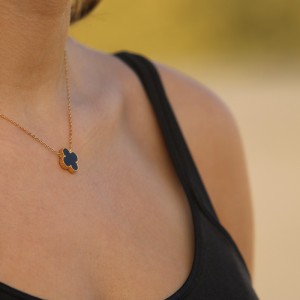 Κολιέ με σταυρό, μαύρο σμάλτο και χρυσό ανοξείδωτο ατσάλι
