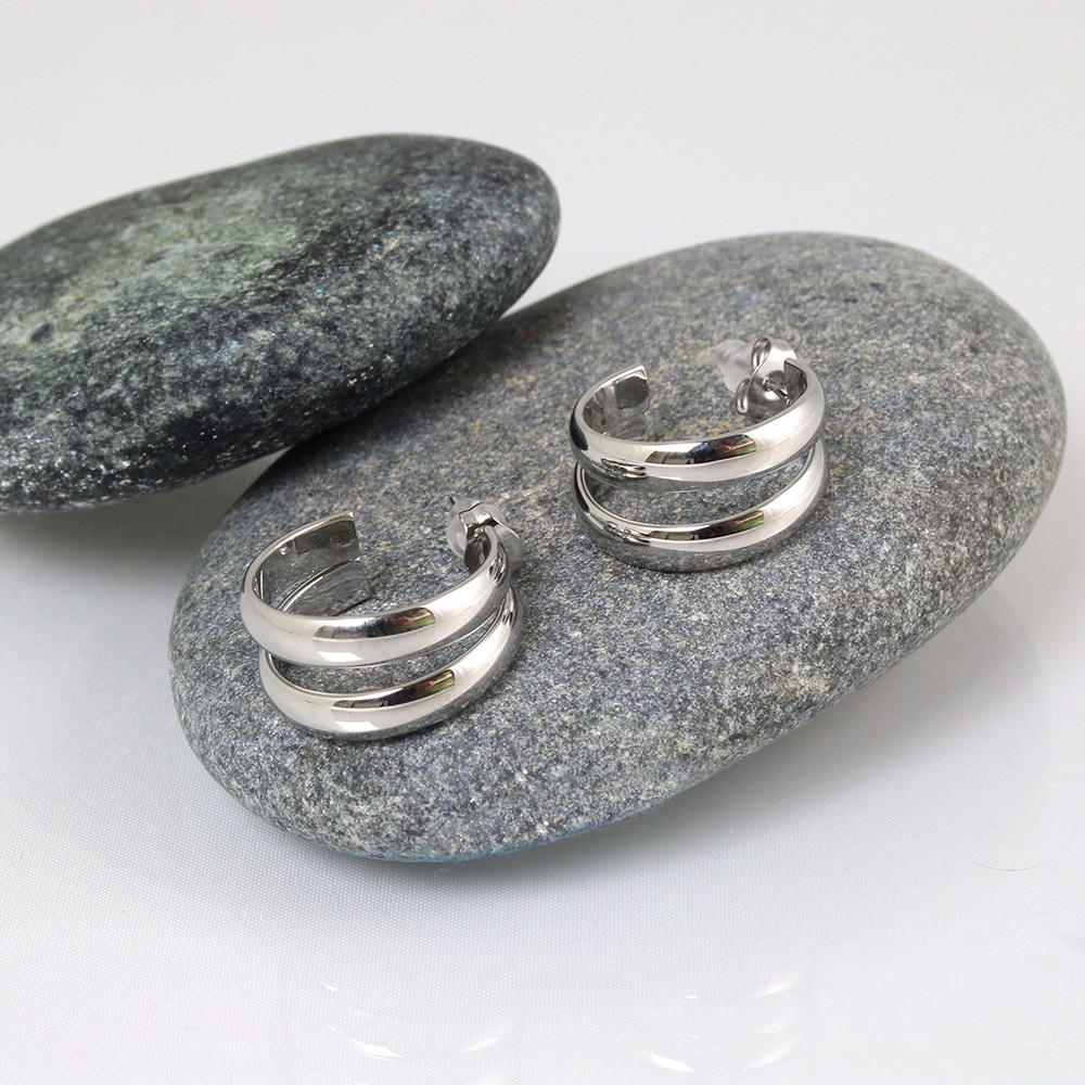 Small double hoop earrings in silver stainless steel Small double hoop earrings in silver stainless steel